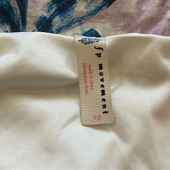 Free People White and Blue Tropical Floral the Way Home Running Short SZ S BNWT - Picture 10 of 13